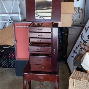 Jewelry cabinet